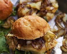 french onion sliders - AllCreated