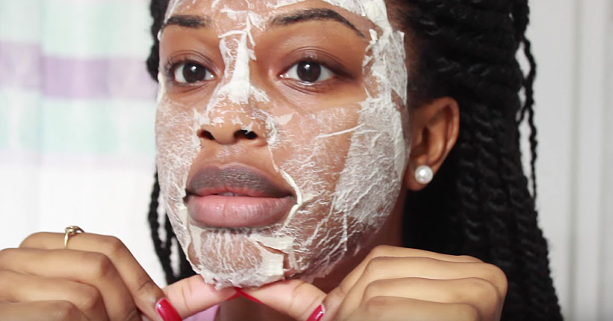 How To Remove Blackheads With An Egg And A Tissue